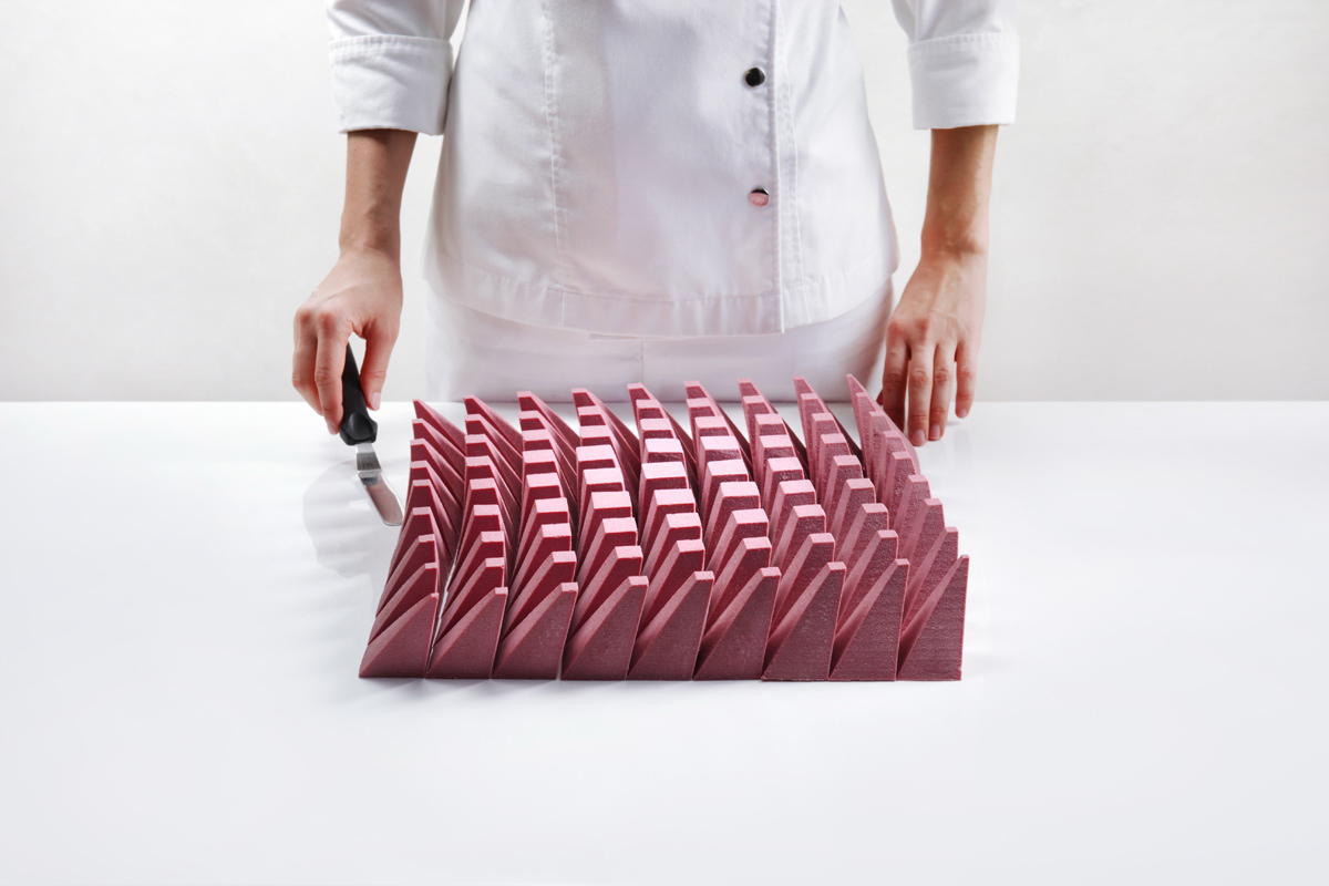 Algorithmic Modeling Cakes